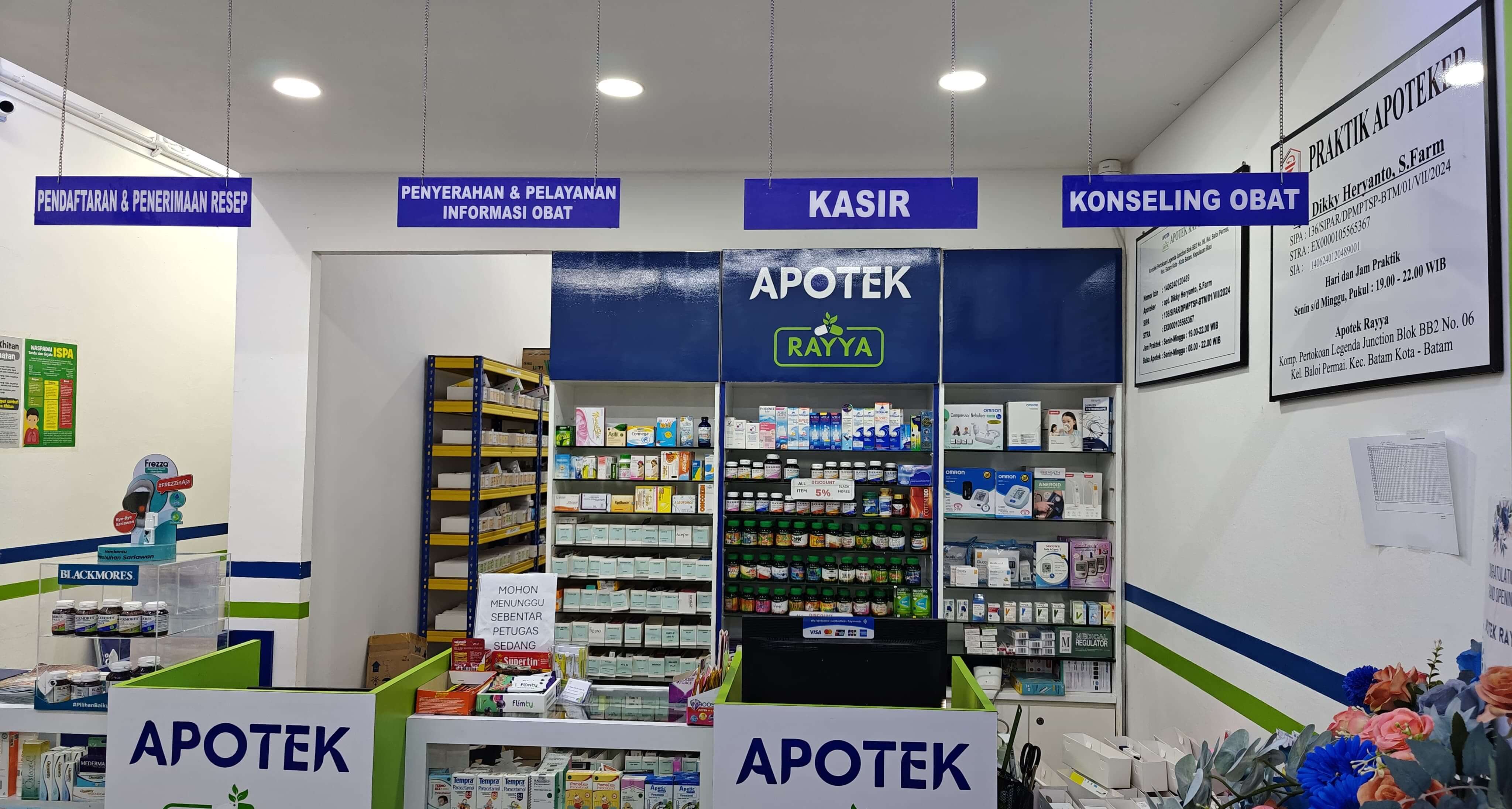 Interior Apotek Rayya di Mega Legenda Batam